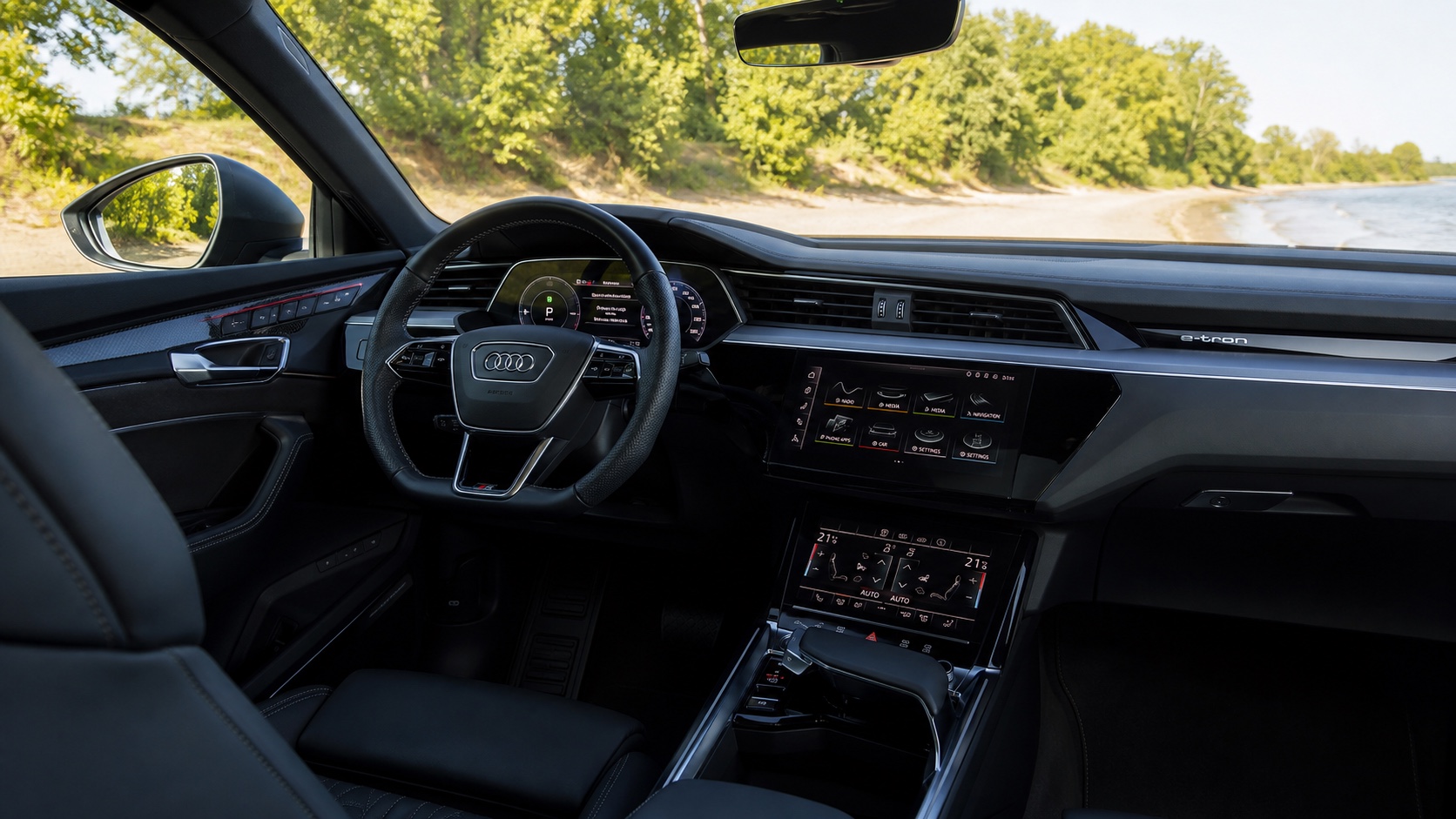 Audi e-tron S-kabine set skråt fra højre bagsæde med fabriksmonterede skærme tændt