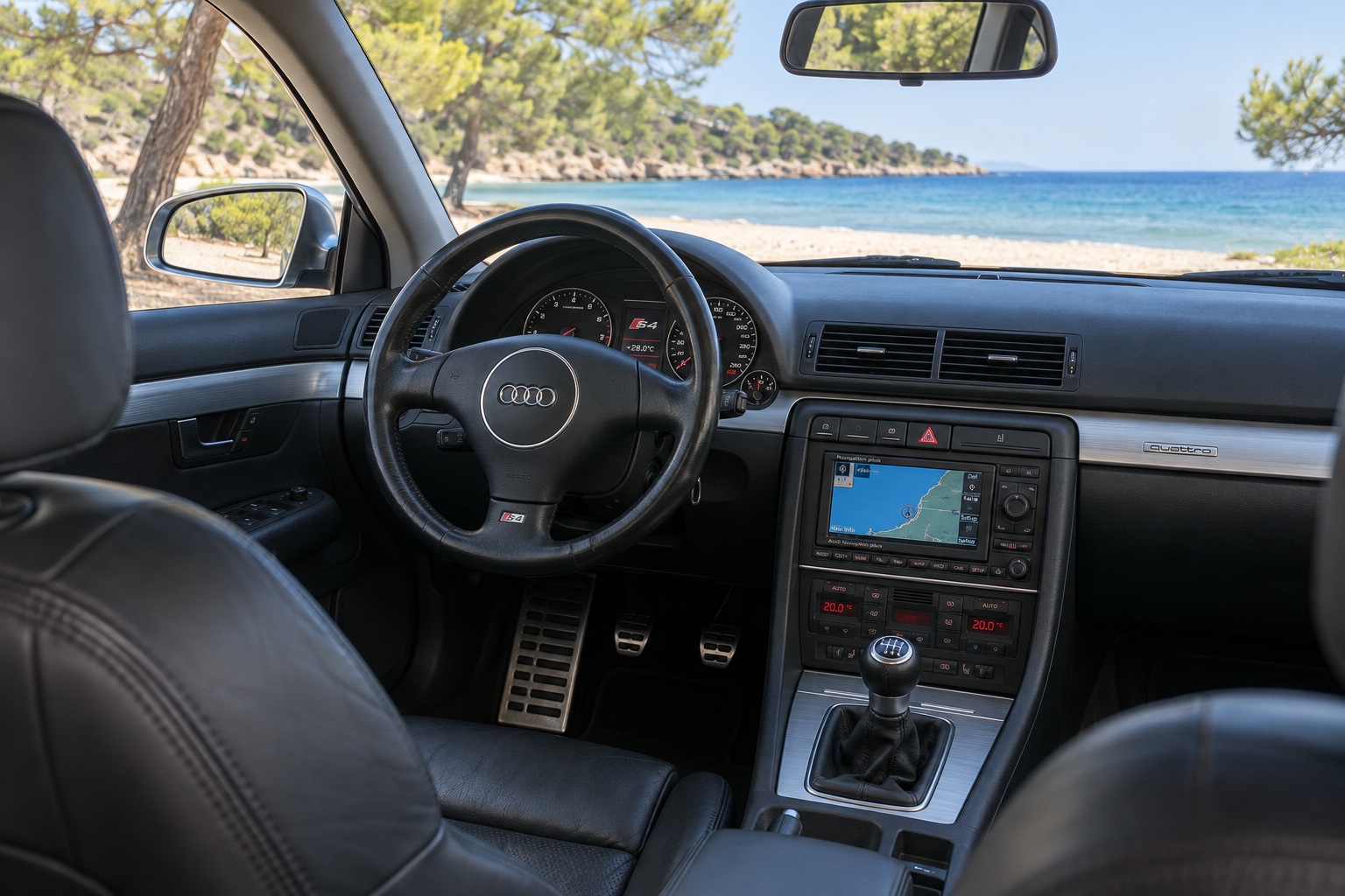 Audi S4 Avant B6-interiør med instrumenter og navigation tændt
