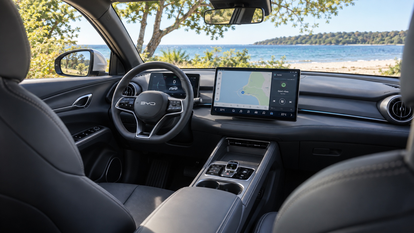BYD ATTO 3 EVO interiør med tændte digitale skærme