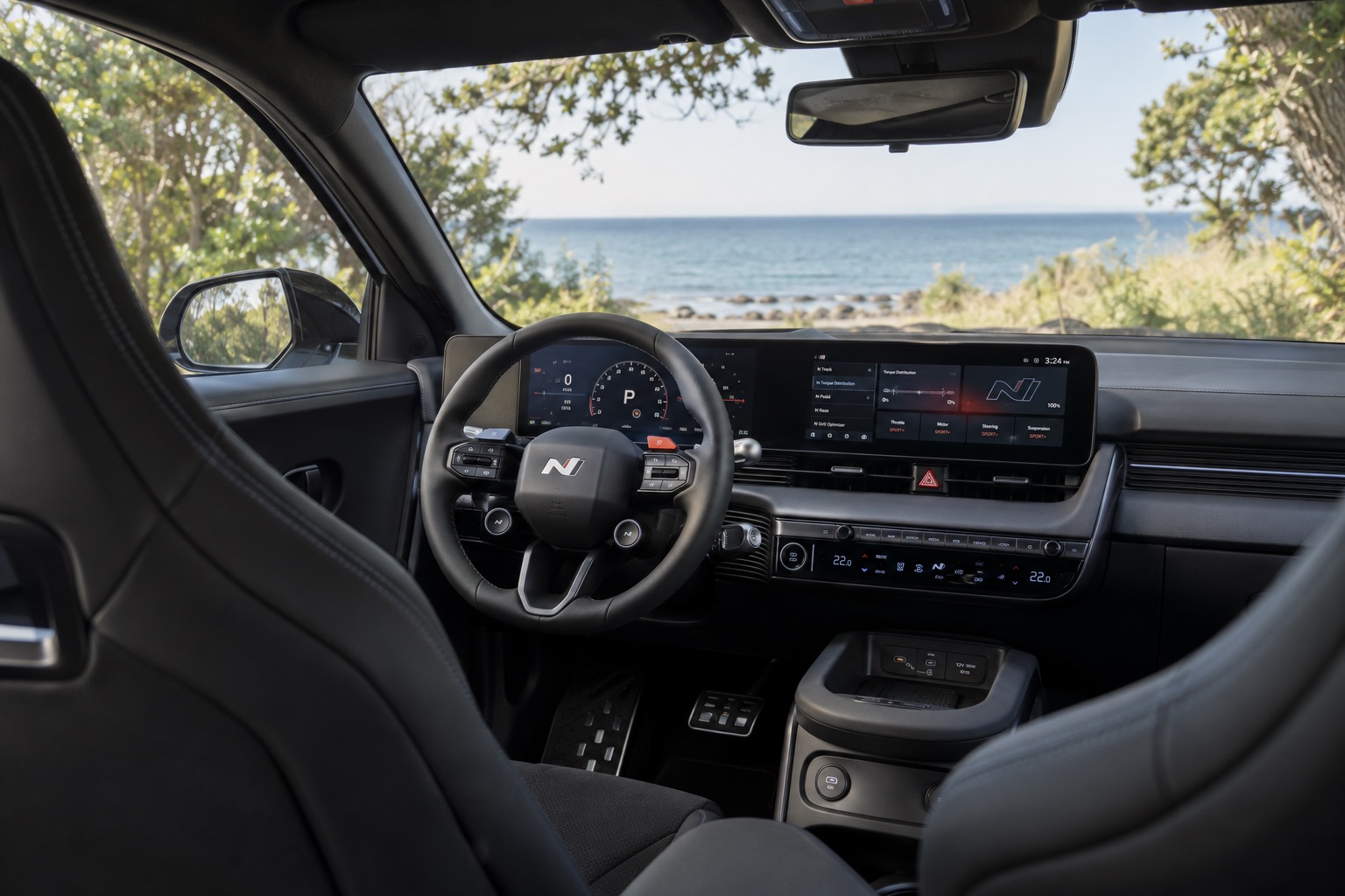 Kabinen i Hyundai IONIQ 5 N med tændte digitale skærme